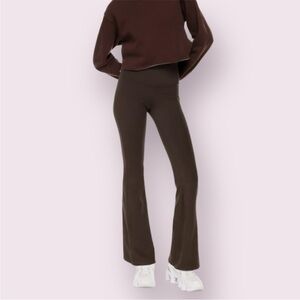 Tna Aritzia Chill Atmosphere Flare Hi-Rise
Tall Rich Mocha Brown GD Yoga PANTS